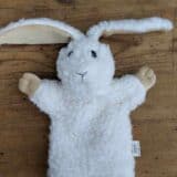 Handpuppe Hase von vorne liegend