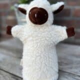 Handpuppe Schaf dunkel von vorne