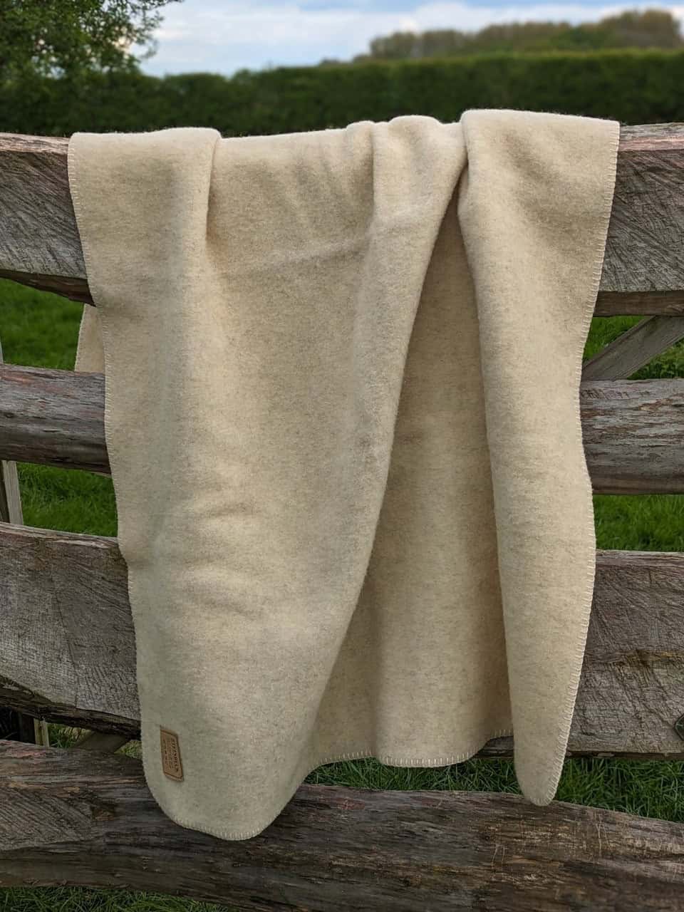 Kuscheldecke aus Wolle mittelgroß Kuscheldecke aus Wolle mittelgroß