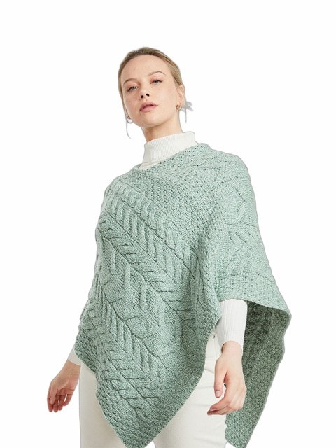 Poncho aus Merinowolle lindgrün Poncho aus Merinowolle lindgrün