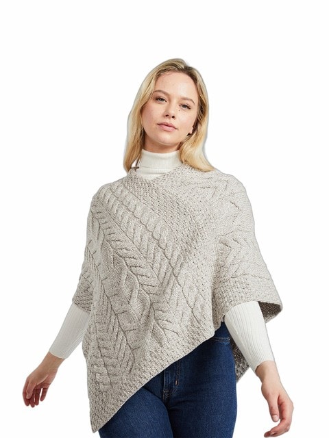 Poncho aus Merinowolle Natur Poncho aus Merinowolle Natur