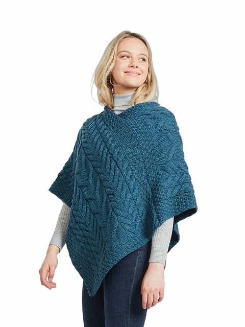 Poncho aus Merinowolle petrol Poncho aus Merinowolle petrol