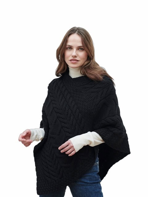 Poncho aus Merinowolle schwarz Poncho aus Merinowolle schwarz