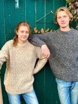 Pullover mit Strickmuster aus Wolle Gruppenbild