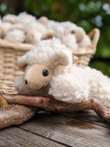 Schaf Kuscheltier liegend