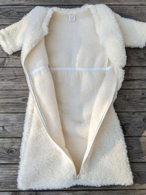 Babyschlafsack Wolli mit Ärmeln aus Wolle Innenseite Babyschlafsack Wolli mit Ärmeln aus Wolle Innenseite