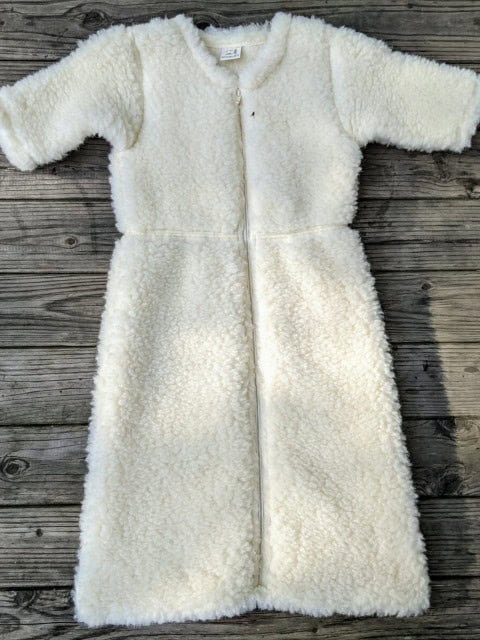 Babyschlafsack Wolli mit Ärmeln aus Wolle Babyschlafsack Wolli mit Ärmeln aus Wolle