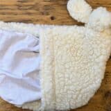 Traubenkernkissen Schaf aus Wolle Inlett und Verschluss