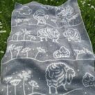 Wolldecke mit Schafmotiv grau natur