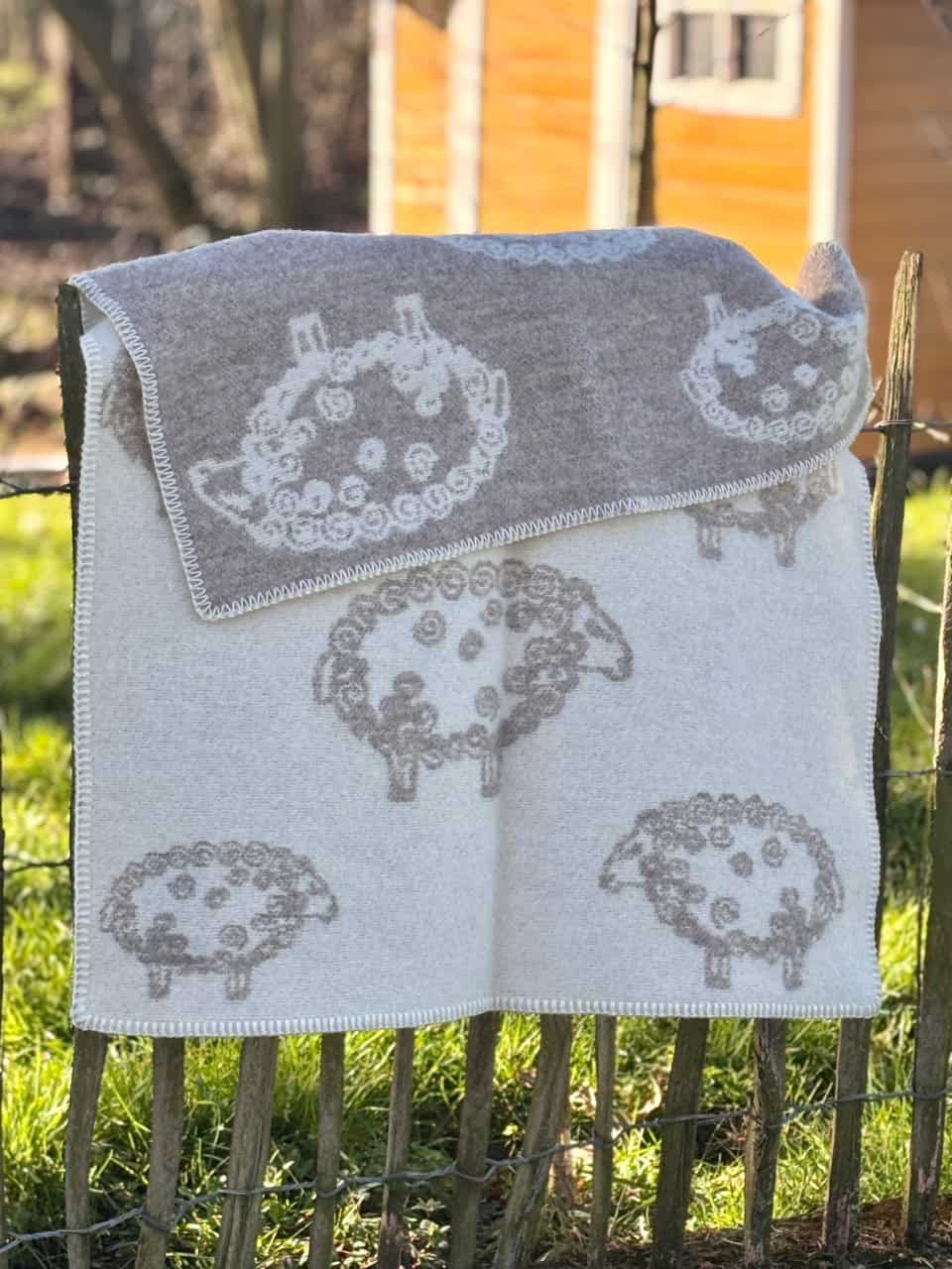 Wolldecke mit Schafmotiv beige natur